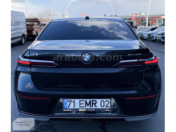 İ7-BAYİ ÇIKIŞLI-X DRİVE M EXCELLENCE-AİR-E SİM-ARKA EKRAN