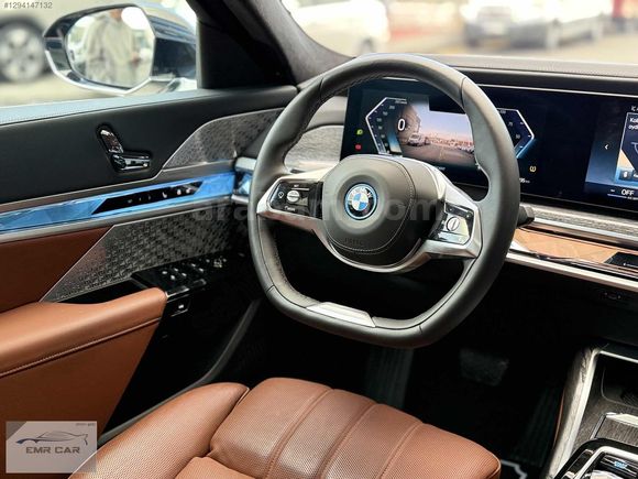 İ7-BAYİ ÇIKIŞLI-X DRİVE M EXCELLENCE-AİR-E SİM-ARKA EKRAN