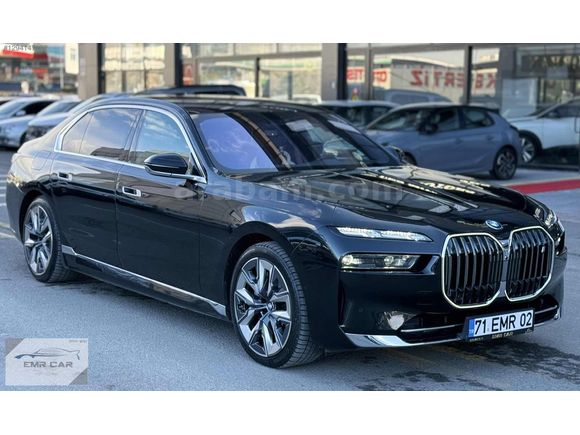 İ7-BAYİ ÇIKIŞLI-X DRİVE M EXCELLENCE-AİR-E SİM-ARKA EKRAN