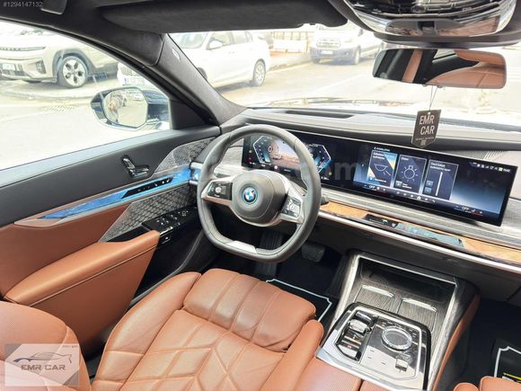 İ7-BAYİ ÇIKIŞLI-X DRİVE M EXCELLENCE-AİR-E SİM-ARKA EKRAN