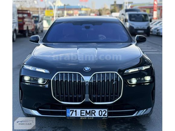 İ7-BAYİ ÇIKIŞLI-X DRİVE M EXCELLENCE-AİR-E SİM-ARKA EKRAN