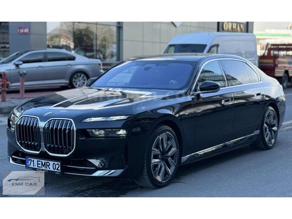 İ7-BAYİ ÇIKIŞLI-X DRİVE M EXCELLENCE-AİR-E SİM-ARKA EKRAN