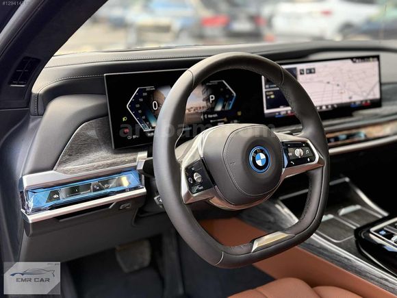 İ7-BAYİ ÇIKIŞLI-X DRİVE M EXCELLENCE-AİR-E SİM-ARKA EKRAN