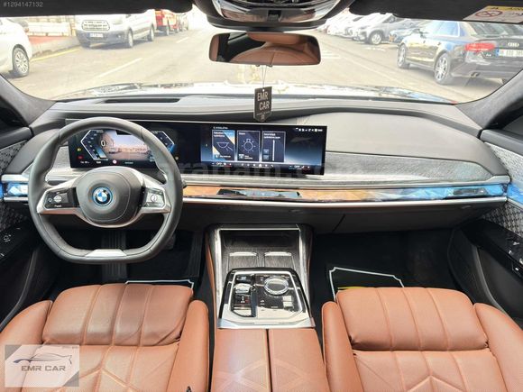 İ7-BAYİ ÇIKIŞLI-X DRİVE M EXCELLENCE-AİR-E SİM-ARKA EKRAN