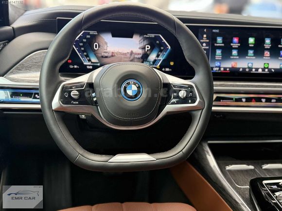İ7-BAYİ ÇIKIŞLI-X DRİVE M EXCELLENCE-AİR-E SİM-ARKA EKRAN