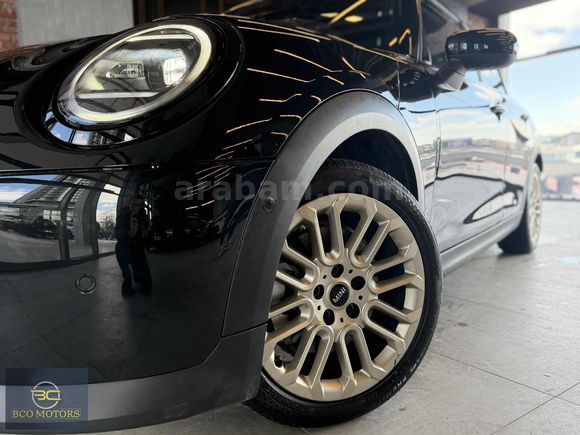 2025 MINI COOPER 1.5 FAVOURED HATASIZ TRAMERSİZ KARTA 12 TAKSİT