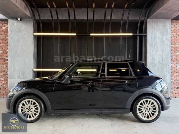 2025 MINI COOPER 1.5 FAVOURED HATASIZ TRAMERSİZ KARTA 12 TAKSİT