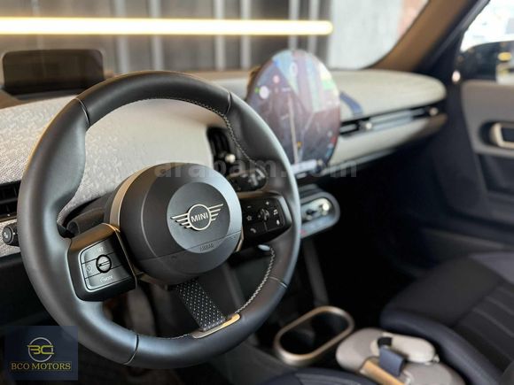 2025 MINI COOPER 1.5 FAVOURED HATASIZ TRAMERSİZ KARTA 12 TAKSİT