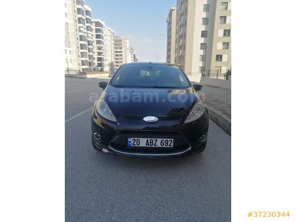 Sahibinden Ford Fiesta 1.4 Titanium X 2010 Model  198000 km Siyah