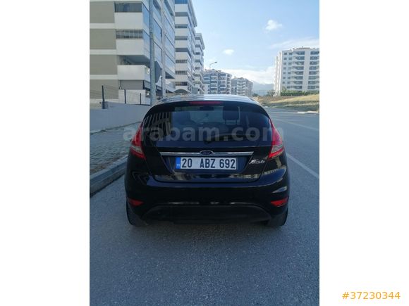 Sahibinden Ford Fiesta 1.4 Titanium X 2010 Model  198000 km Siyah