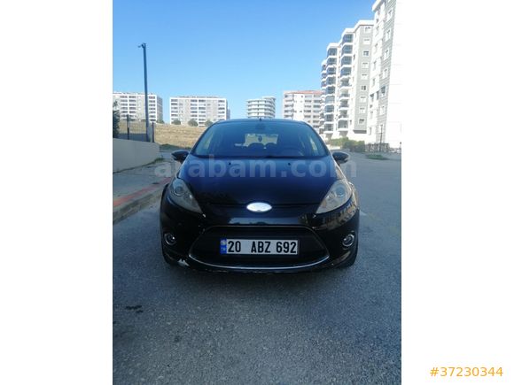 Sahibinden Ford Fiesta 1.4 Titanium X 2010 Model  198000 km Siyah