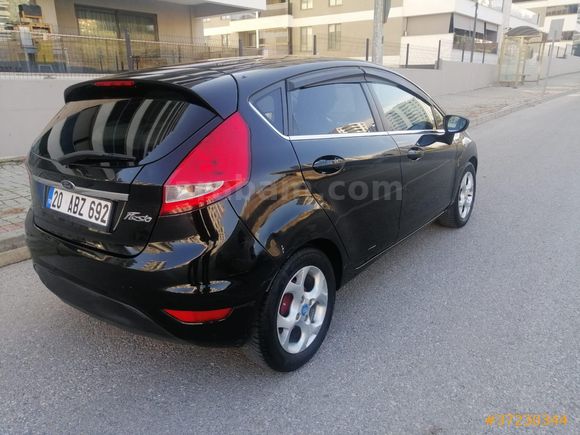 Sahibinden Ford Fiesta 1.4 Titanium X 2010 Model  198000 km Siyah