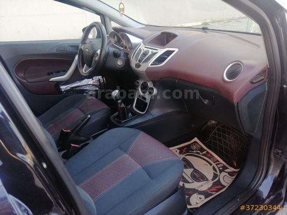 Sahibinden Ford Fiesta 1.4 Titanium X 2010 Model  198000 km Siyah