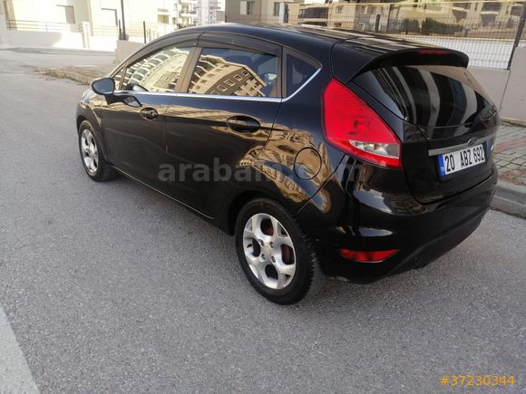 Sahibinden Ford Fiesta 1.4 Titanium X 2010 Model  198000 km Siyah