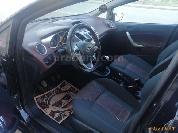 Sahibinden Ford Fiesta 1.4 Titanium X 2010 Model  198000 km Siyah