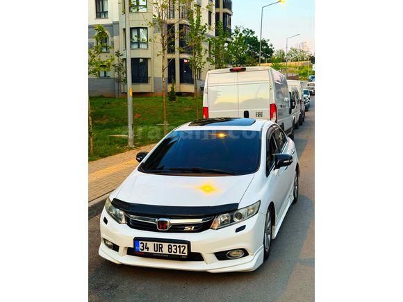 Sahibinden Honda Civic 1.6 i-VTEC ECO Elegance 40.yıl Koltuk   
Isıtmalı 