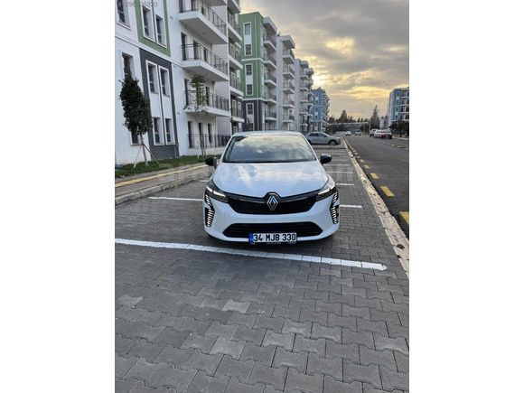 AUTO CMR'DEN 2023 CLIO 24 ÇKŞLI TABLET EKRN Y.KASA K.K. TAKSİT