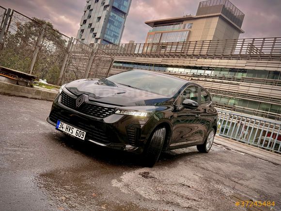 Sahibinden Renault Clio 1.0 TCe Evolution 2023 Model İstanbul 54.000 km Siyah