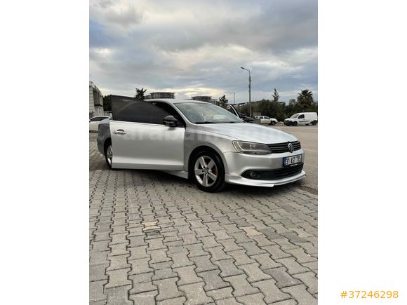 Sahibinden Volkswagen Jetta 1.6 TDi Trendline 2012 Model  211.000 km Gri