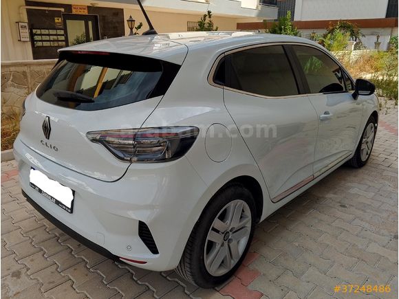 Sahibinden Renault Clio 1.0 TCe Evolution 2023 Model  19.000 km Beyaz