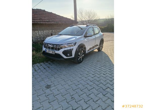 Sahibinden Dacia Sandero Stepway 1.0 Eco-G Essential 2025 Model  en ful  paket dijital  klima  Fabrikasyon lgp  ve 100 beygir boya tramer  yok