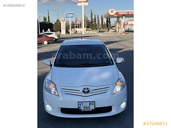 TOYOTA AURIS 1.4 D-4D MANUEL