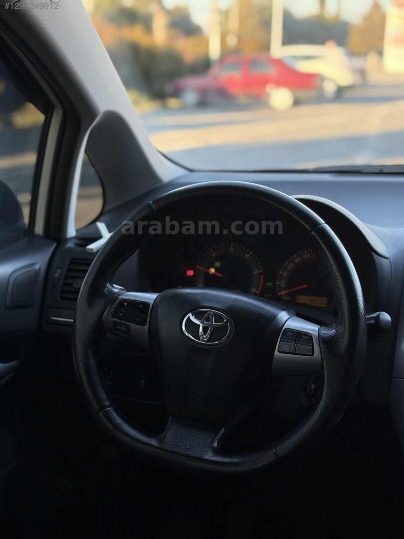 TOYOTA AURIS 1.4 D-4D MANUEL 4