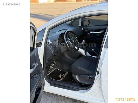 TOYOTA AURIS 1.4 D-4D MANUEL