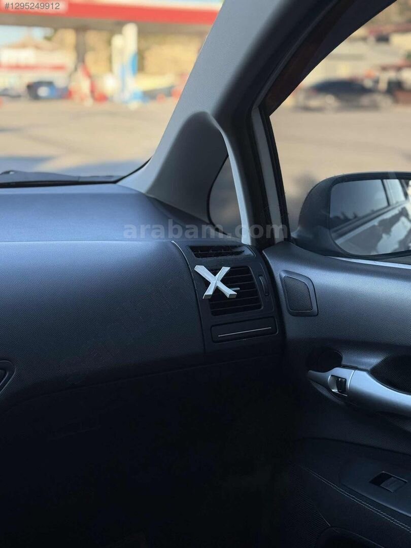 TOYOTA AURIS 1.4 D-4D MANUEL 3