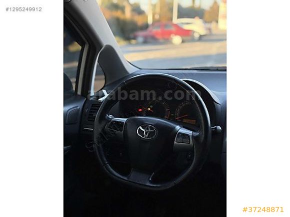 TOYOTA AURIS 1.4 D-4D MANUEL