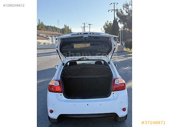 TOYOTA AURIS 1.4 D-4D MANUEL