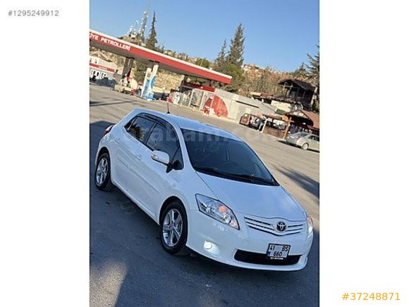 TOYOTA AURIS 1.4 D-4D MANUEL