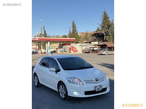 TOYOTA AURIS 1.4 D-4D MANUEL