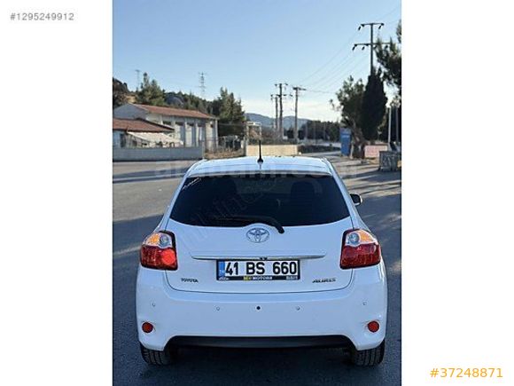 TOYOTA AURIS 1.4 D-4D MANUEL