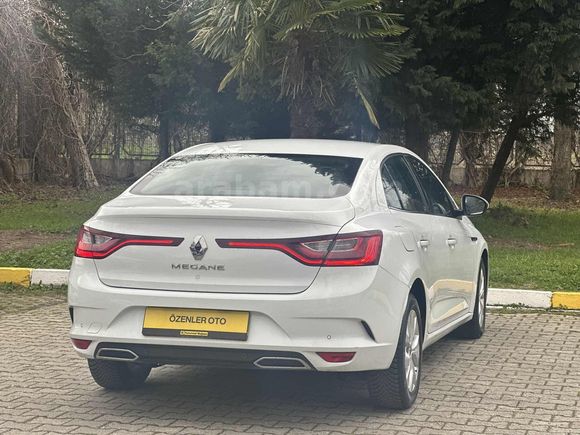 ÖZENLER OTO'DAN HATASIZ MEGANE TOUCH