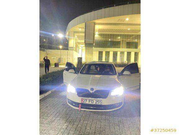 Sahibinden Skoda SuperB 1.6 TDI Elegance 2013 Model  255.000 km Beyaz