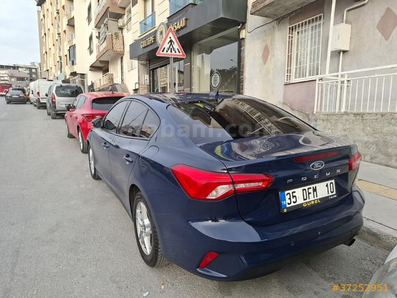 Sahibinden Ford Focus 1.5 Ti-VCT Trend X 2020 Model İzmir 80.000 km Lacivert