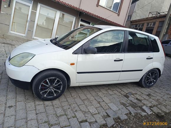 Sahibinden Ford Fiesta 1.4 TDCi Comfort 2005 Model  293.000 km Beyaz