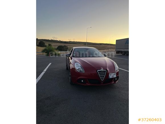 Sahibinden Alfa Romeo Giulietta 1.4 TB MultiAir Distinctive 2011 Model İstanbul 180.000 km Kırmızı