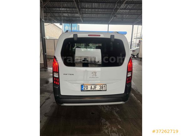 Sahibinden Peugeot Rifter 1.5 BlueHDI Allure 2023 Model 
