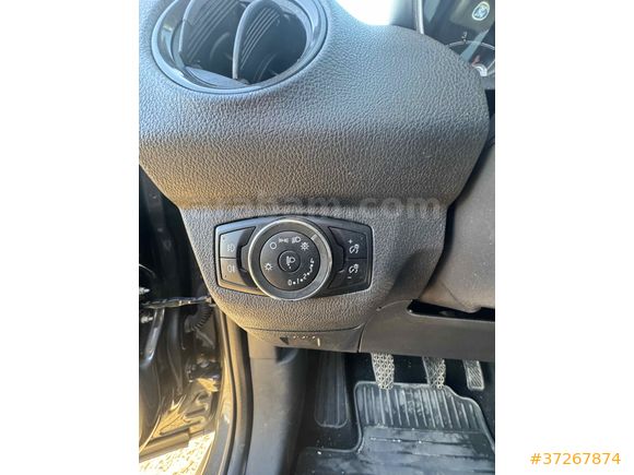 Sahibinden Ford Tourneo Courier 1.5 TDCi Titanium Plus 2022 Model 