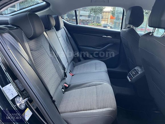 2025 YENİ SKODA SUPERB 1.5 TSI MHEV PREMIUM DSG /%20 KDV/MASAJ