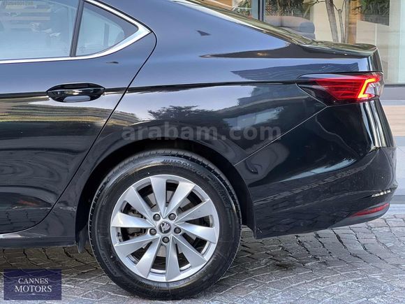 2025 YENİ SKODA SUPERB 1.5 TSI MHEV PREMIUM DSG /%20 KDV/MASAJ