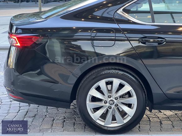 2025 YENİ SKODA SUPERB 1.5 TSI MHEV PREMIUM DSG /%20 KDV/MASAJ