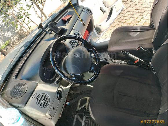 Sahibinden Renault Kangoo 1.5 dCi Expression 2006 Model  420.000 km Beyaz