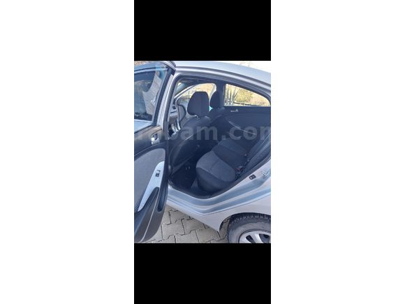 Sahibinden Hyundai Accent Blue 1.4 CVVT Mode 2012 Model