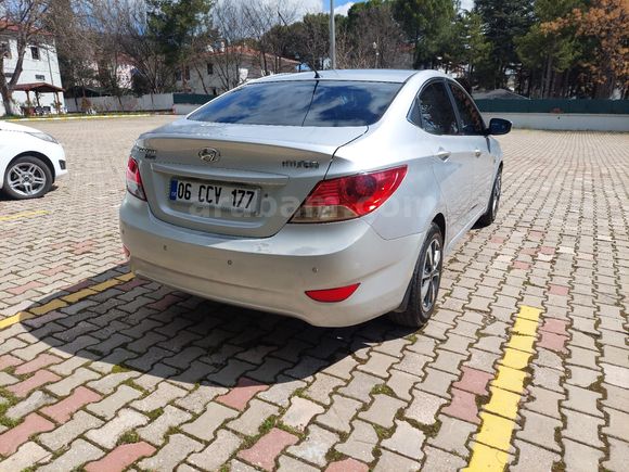 Sahibinden Hyundai Accent Blue 1.4 CVVT Mode 2012 Model