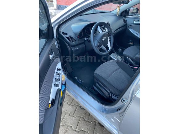Sahibinden Hyundai Accent Blue 1.4 CVVT Mode 2012 Model