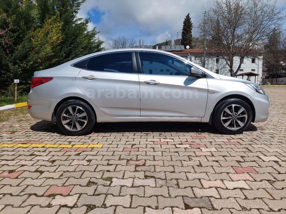 Sahibinden Hyundai Accent Blue 1.4 CVVT Mode 2012 Model