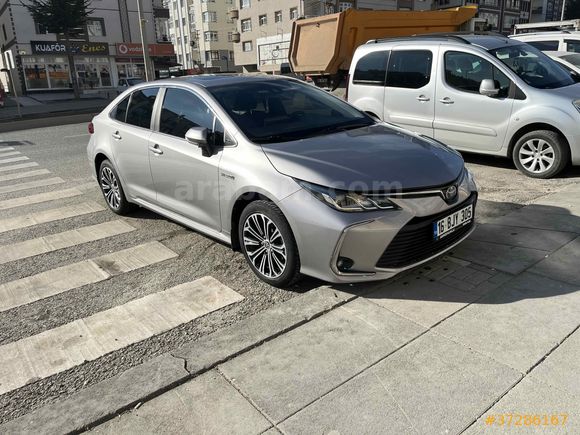 Sahibinden Toyota Corolla 1.8 Hybrid Flame 2021 Model 